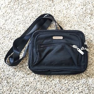 Baggallini black Triple Zip Bagg